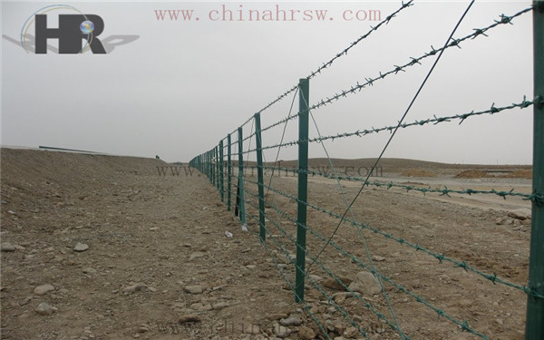 鐵絲網(wǎng)圍欄 鐵絲網(wǎng)圍欄