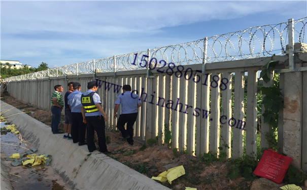 高鐵防護(hù)網(wǎng)刺絲滾籠 高鐵防護(hù)網(wǎng)刺絲滾籠