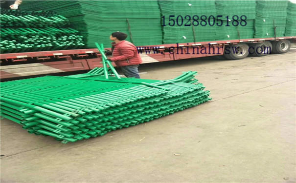 監(jiān)獄網(wǎng)圍欄裝車(chē)中 監(jiān)獄網(wǎng)圍欄裝車(chē)中