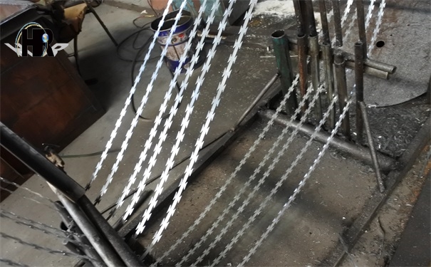 鍍鋅刺繩的防護(hù)效果 鍍鋅刺繩的防護(hù)效果