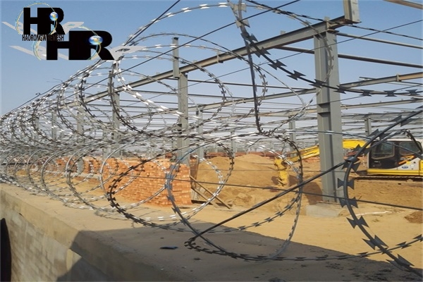 正確安裝刺繩保護(hù)大家的安全 正確安裝刺繩保護(hù)大家的安全