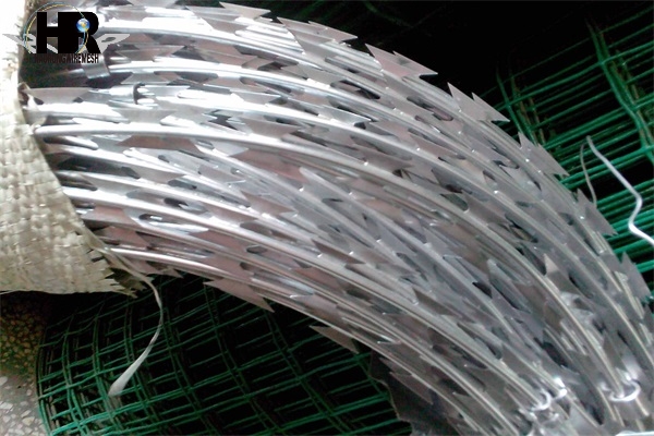 用于公園場(chǎng)所的綠化建設(shè)的刀片刺繩 用于公園場(chǎng)所的綠化建設(shè)的刀片刺繩