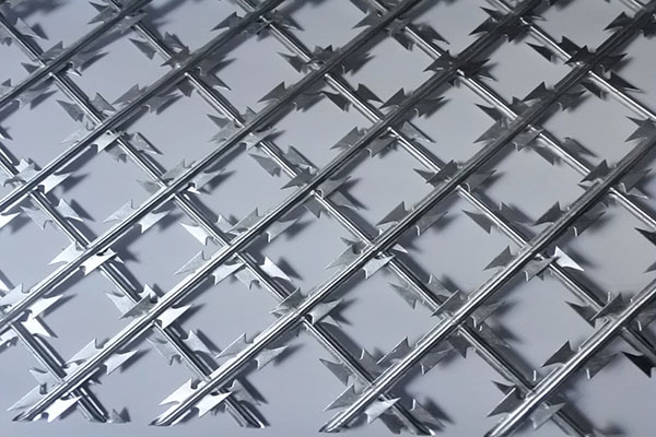 刀片刺網護欄網安裝固定方法 刀片刺網護欄網安裝固定方法