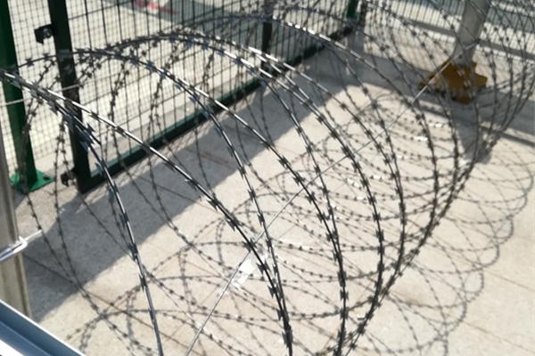 平鋪型刀片刺繩特點 平鋪型刀片刺繩特點